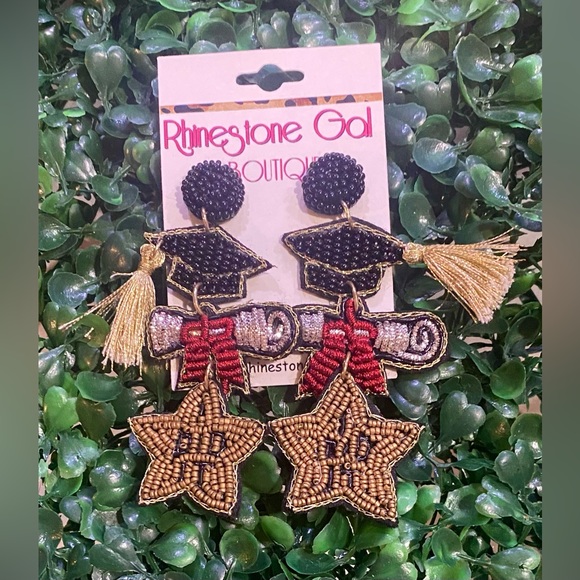 BRAND NEW WITH TAGS “I Did It” Graduation Beaded Earrings - Picture 1 of 1
